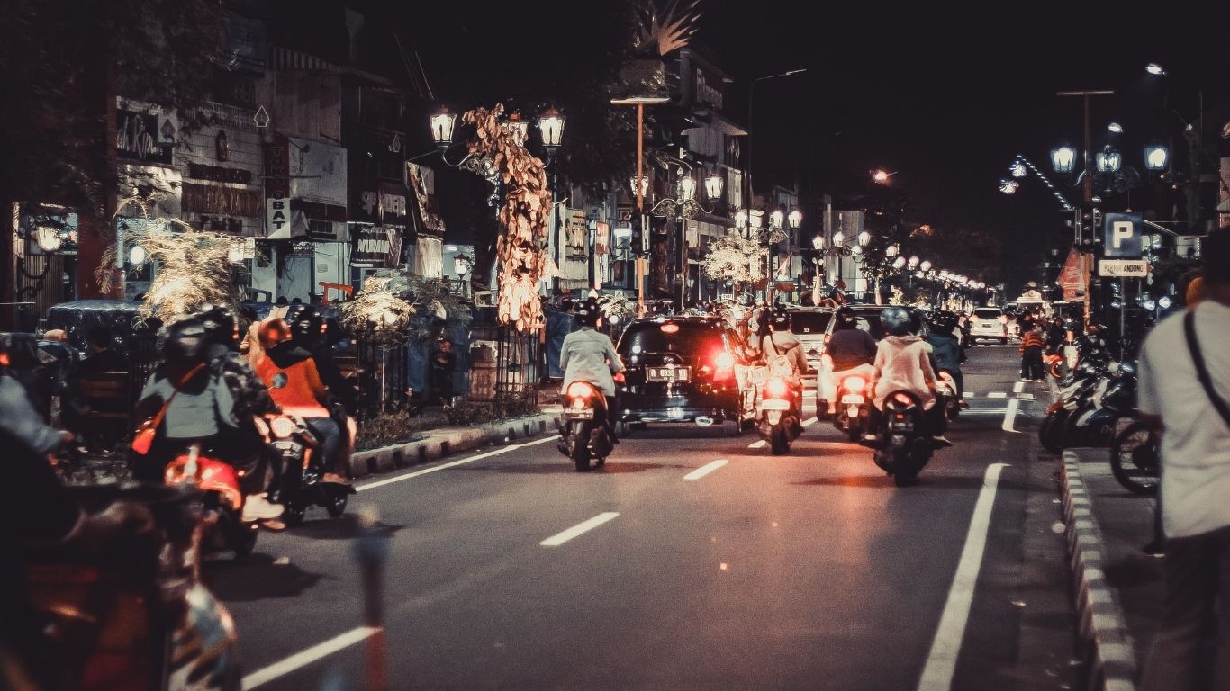 Movilidad Urbana en Motocicletas: Un Camino hacia la Sostenibilidad y Eficiencia en las Ciudades
